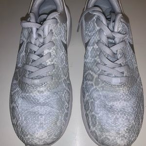 snake print nike air max